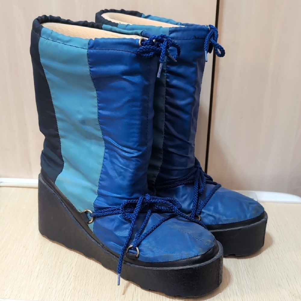 Vintage 80's Maple Leaf Winter Boots